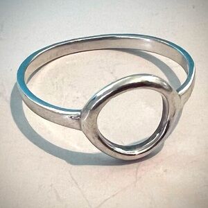 Sterling Silver Ring with a Continuous Circle  Size 6